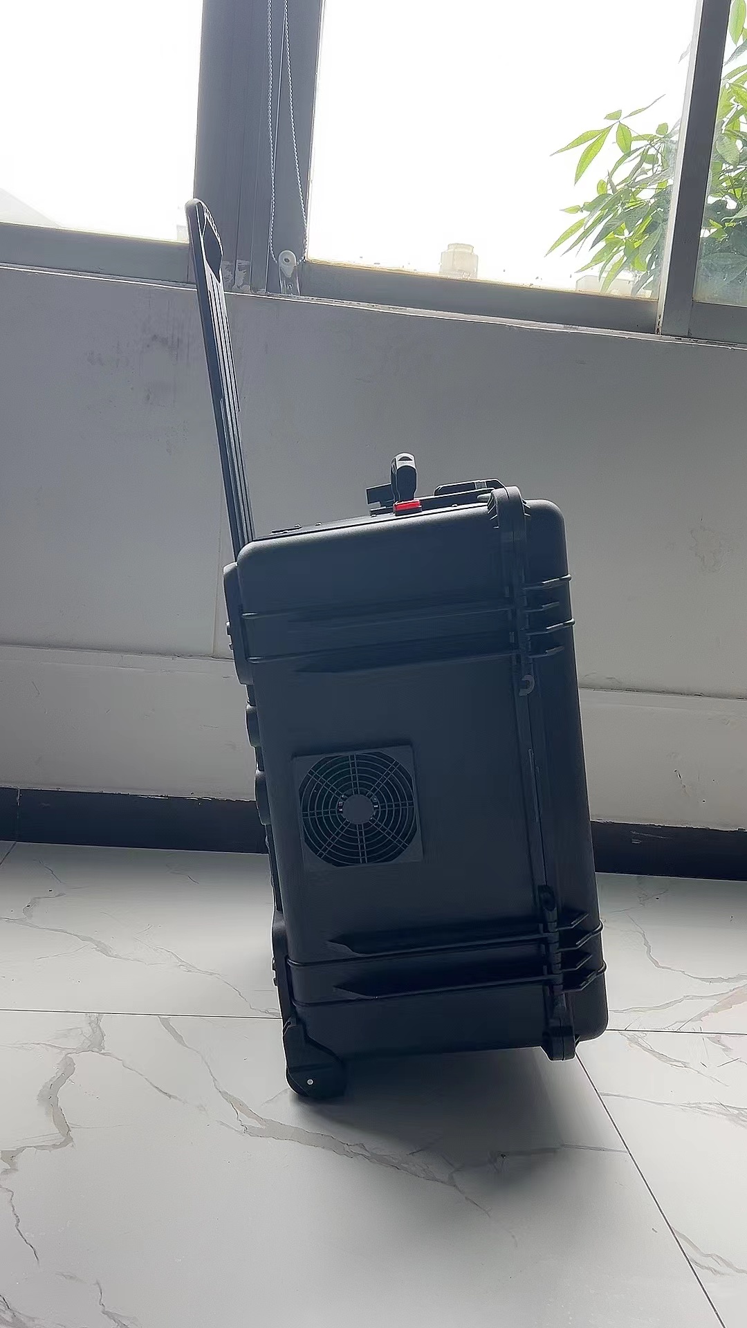  安福手拉箱型移动通信干扰器